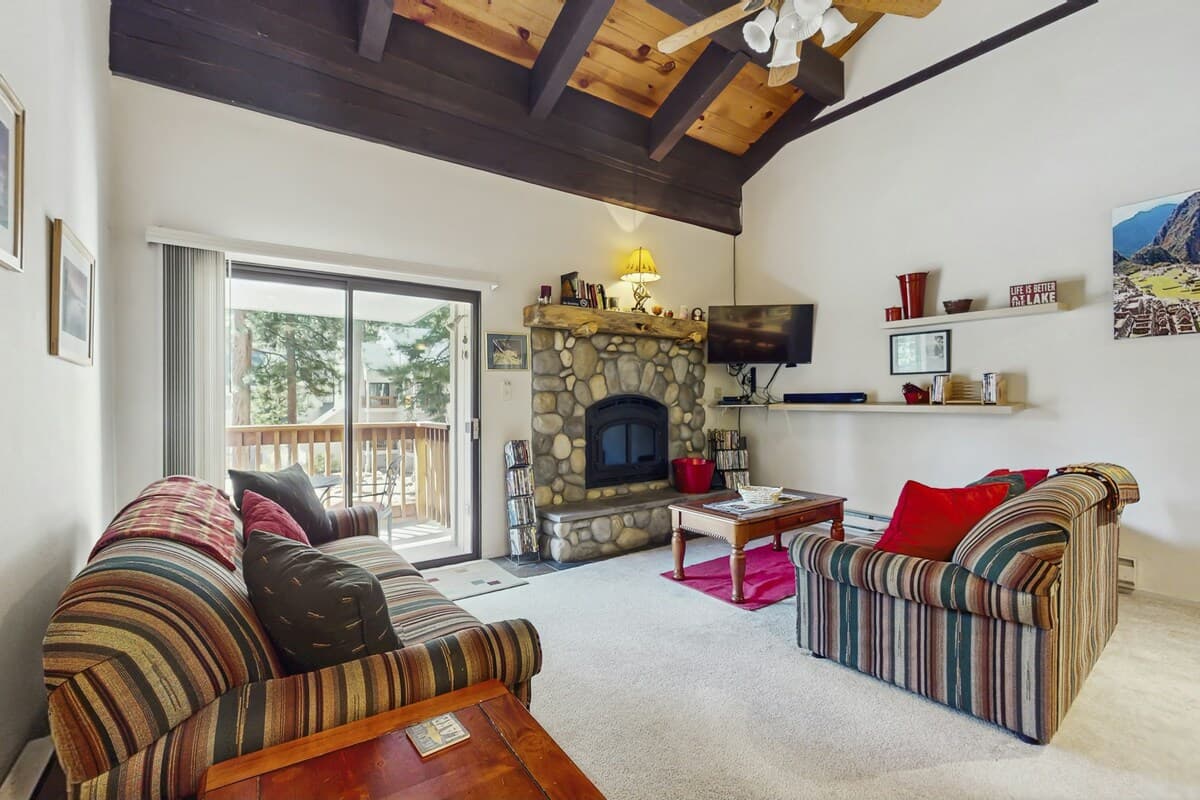 Condo in Incline Village · ★3.5 · 1 bedroom · 2 beds · 2 private baths - Photo 4