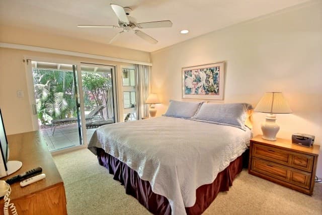 Townhouse in Lahaina · ★4.2 · 1 bedroom · 1 bed · 2 baths - Photo 5