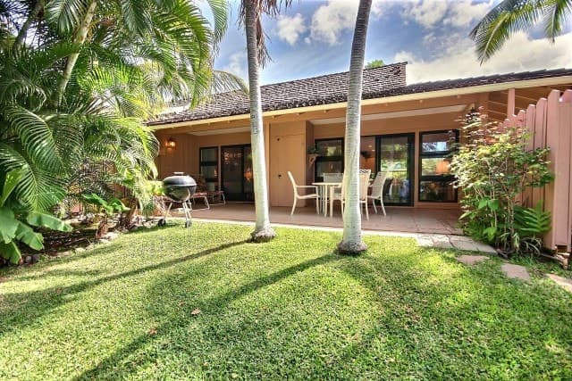 Townhouse in Lahaina · ★4.2 · 1 bedroom · 1 bed · 2 baths - Photo 3
