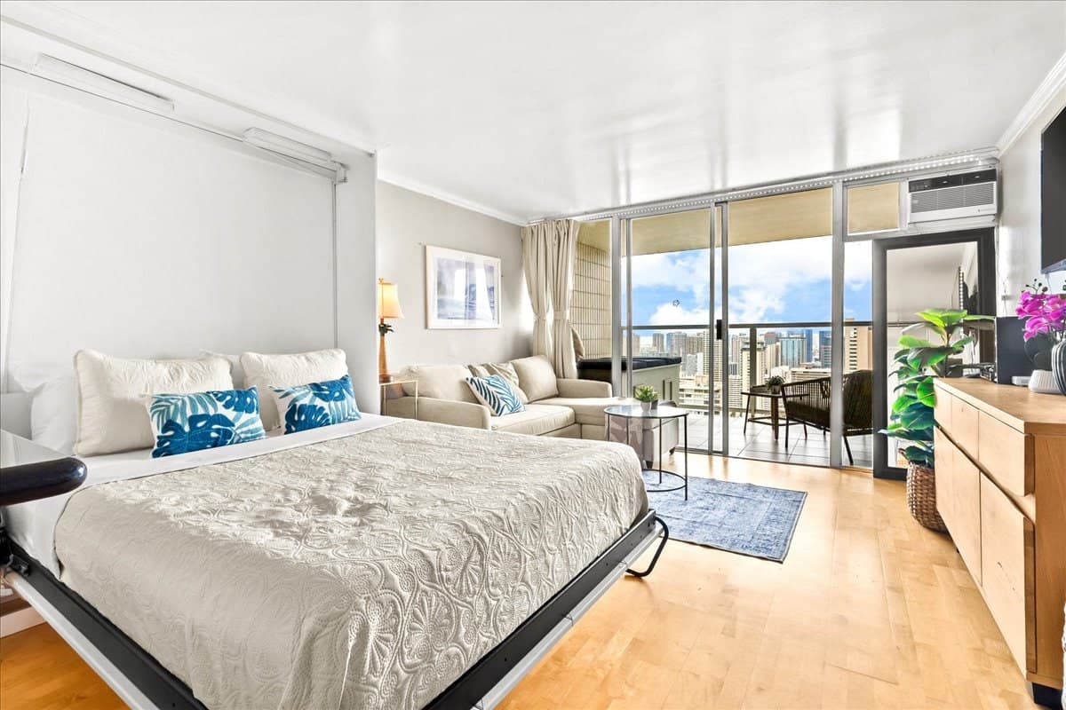 Condo in Honolulu · ★4.55 · 1 bedroom · 2 beds · 1 private bath - Photo 1