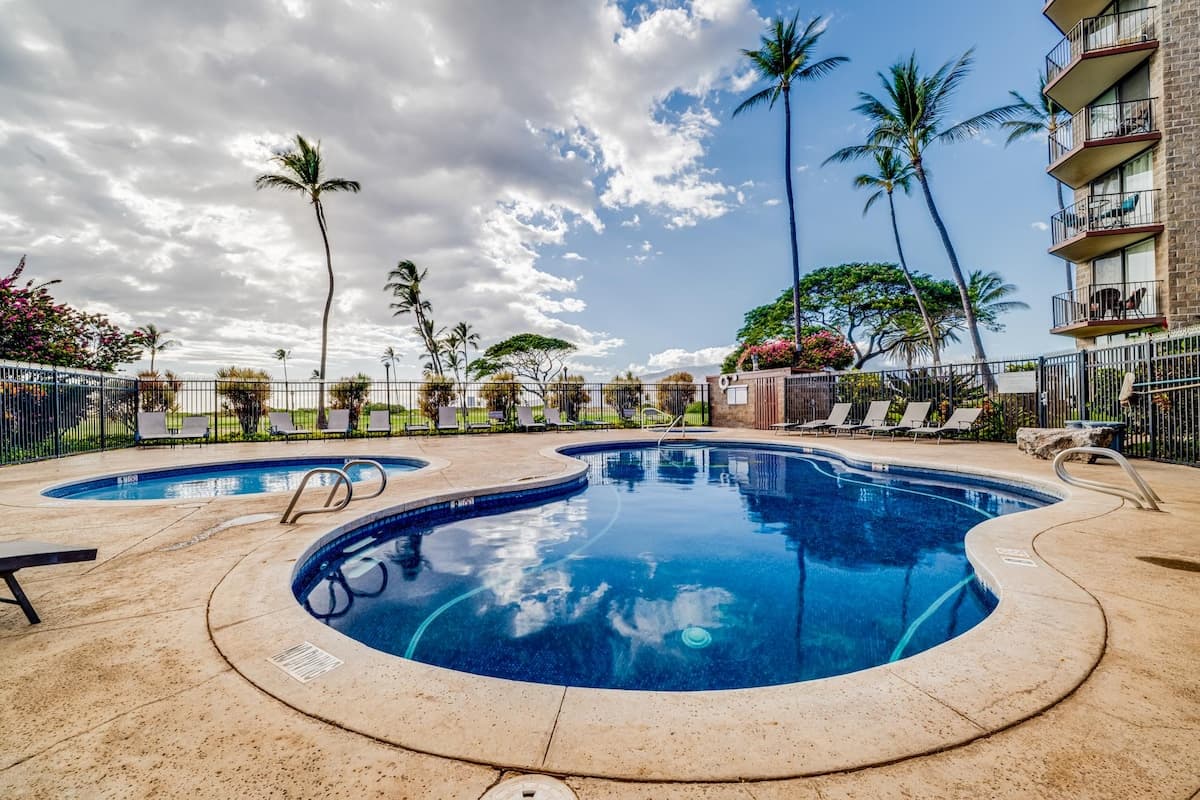 Oceanfront First Floor Steps to Beach/Pool! - Photo 4