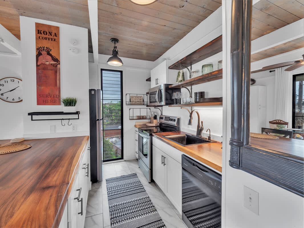 Condo in Kailua-Kona · ★4.9 · 1 bedroom · 2 beds · 1 bath - Photo 4
