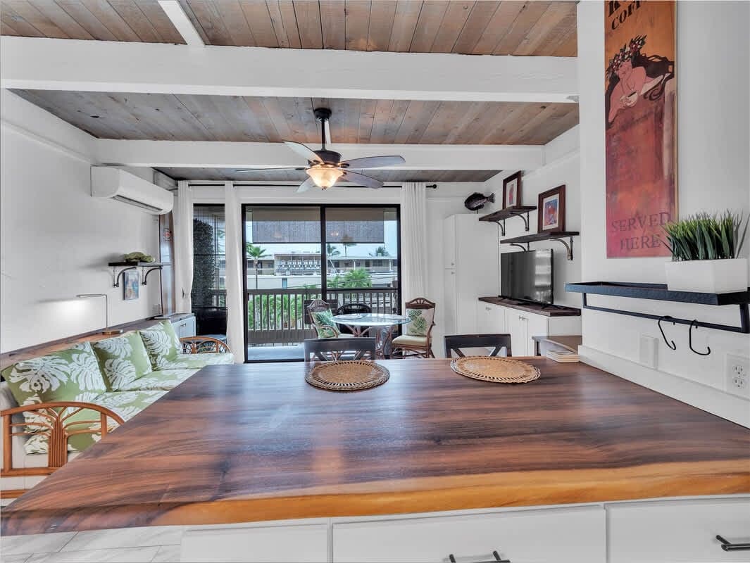 Condo in Kailua-Kona · ★4.9 · 1 bedroom · 2 beds · 1 bath - Photo 3
