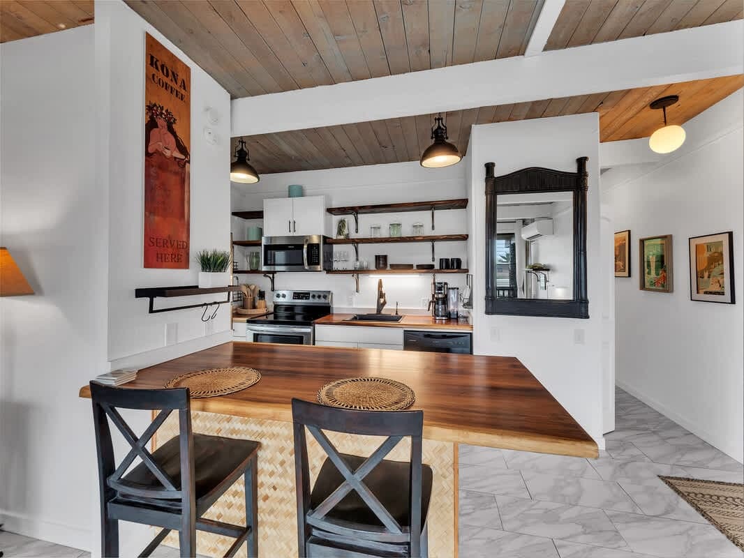 Condo in Kailua-Kona · ★4.9 · 1 bedroom · 2 beds · 1 bath - Photo 5
