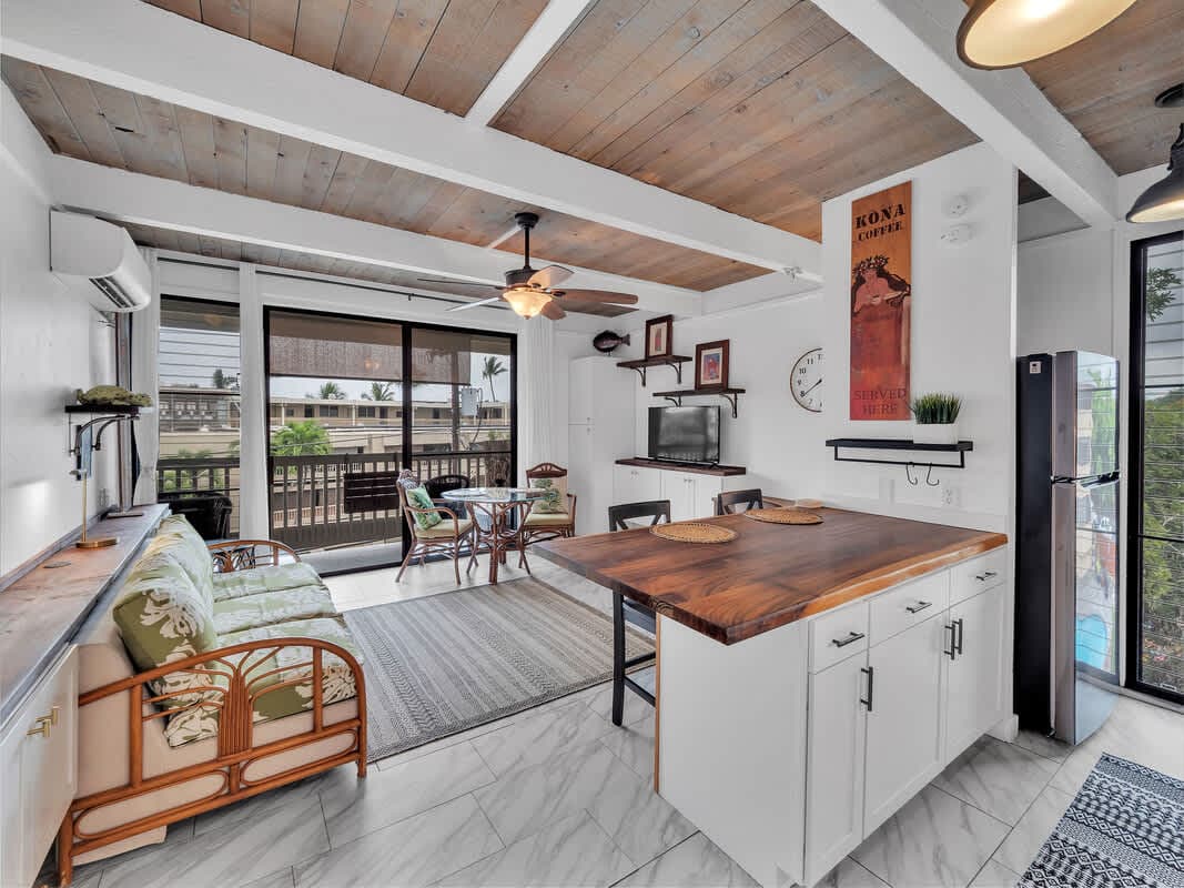 Condo in Kailua-Kona · ★4.9 · 1 bedroom · 2 beds · 1 bath - Photo 1