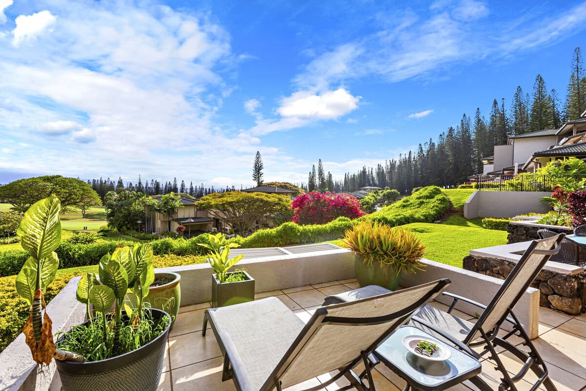 Condo in Lahaina · ★4.0 · 2 bedrooms · 3 beds · 2 baths - Photo 4