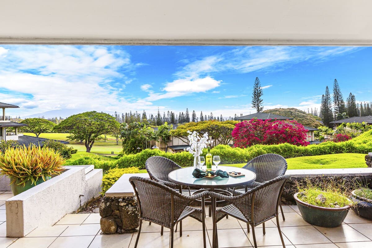 Condo in Lahaina · ★4.0 · 2 bedrooms · 3 beds · 2 baths - Photo 3