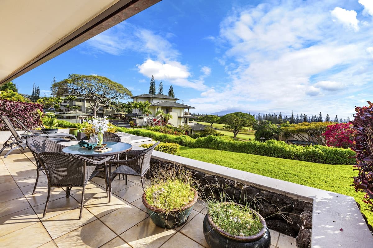 Condo in Lahaina · ★4.0 · 2 bedrooms · 3 beds · 2 baths - Photo 1