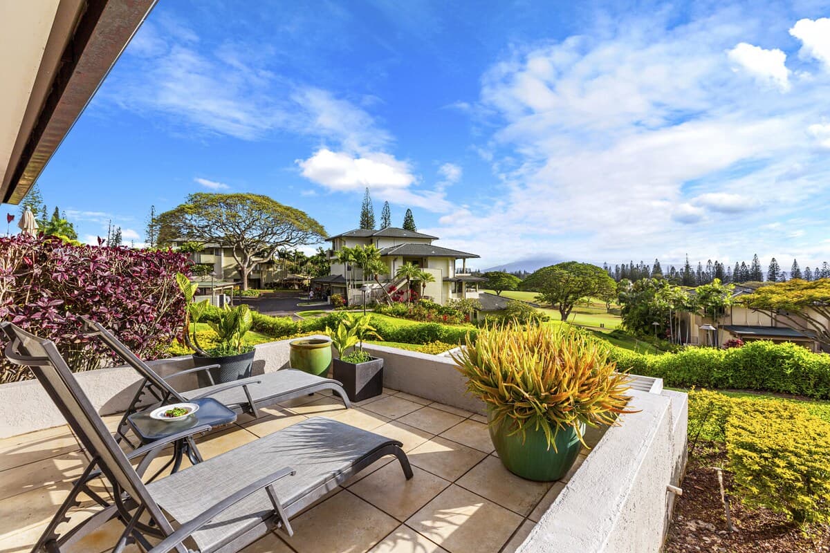 Condo in Lahaina · ★4.0 · 2 bedrooms · 3 beds · 2 baths - Photo 5