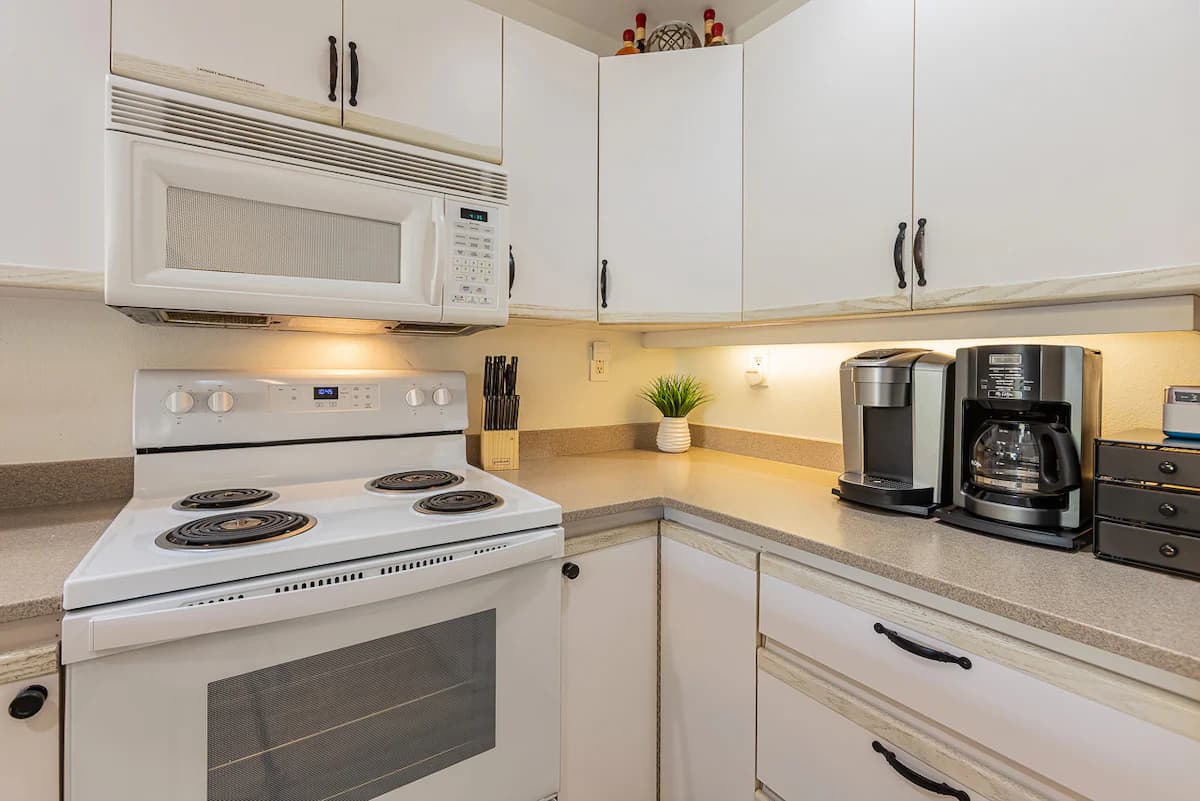 Condo in Kihei · ★5.0 · 2 bedrooms · 3 beds · 2 private baths - Image 19