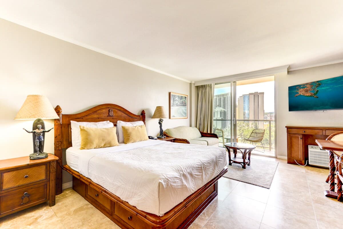 Bright Central Studio at Luana Hotel + Suites - Photo 3