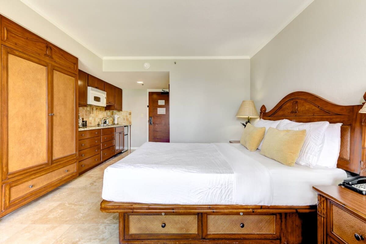 Bright Central Studio at Luana Hotel + Suites - Photo 5