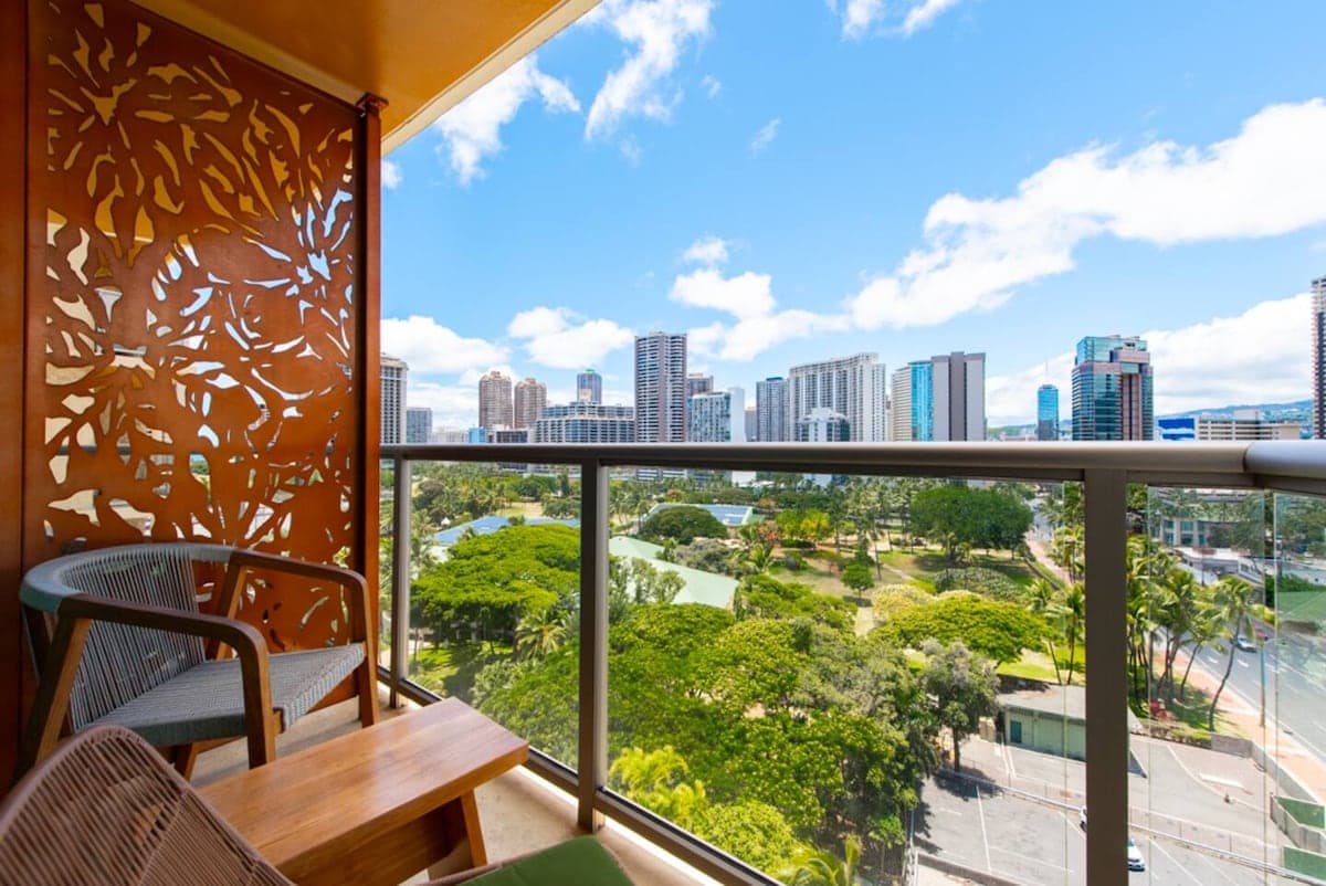 Bright Central Studio at Luana Hotel + Suites - Photo 1