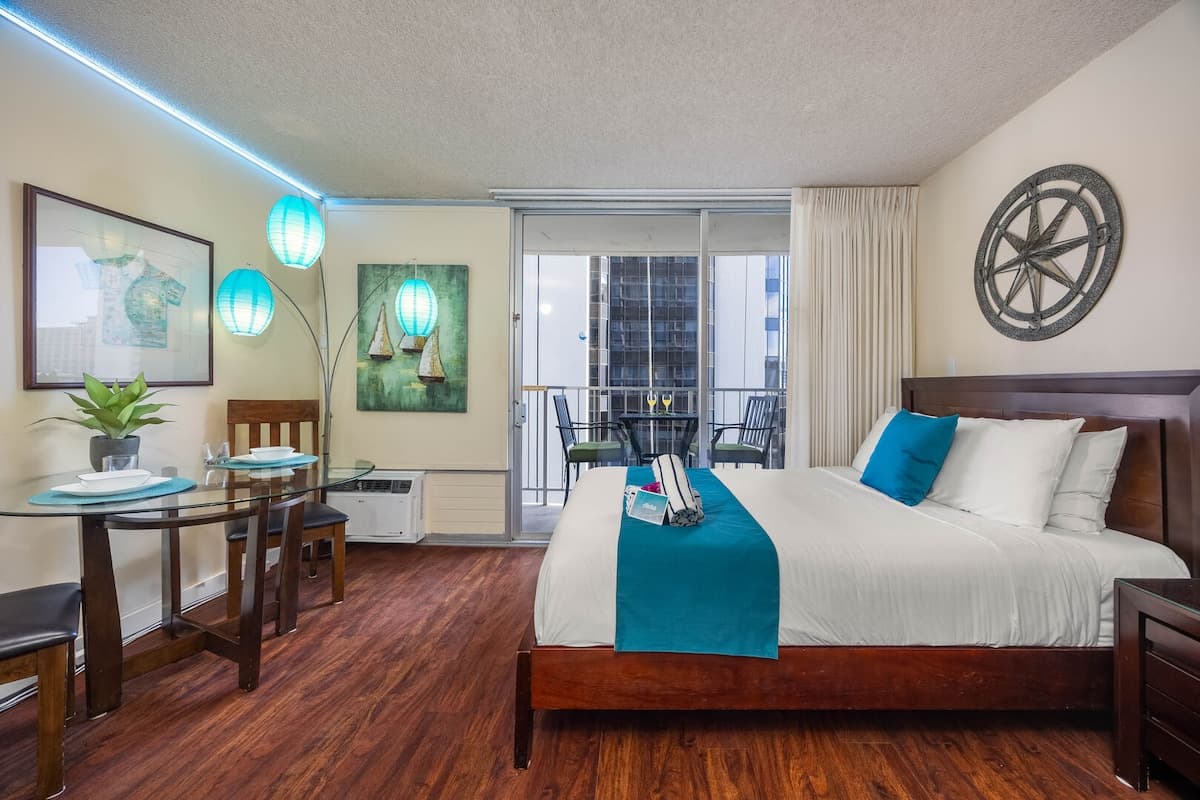 Condo in Honolulu · ★4.85 · 1 bedroom · 2 beds · 1 private bath - Photo 2
