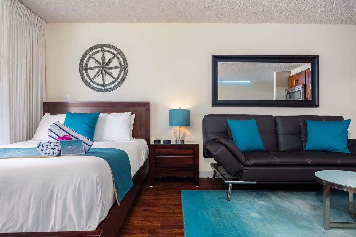 Condo in Honolulu · ★4.85 · 1 bedroom · 2 beds · 1 private bath - Photo 5