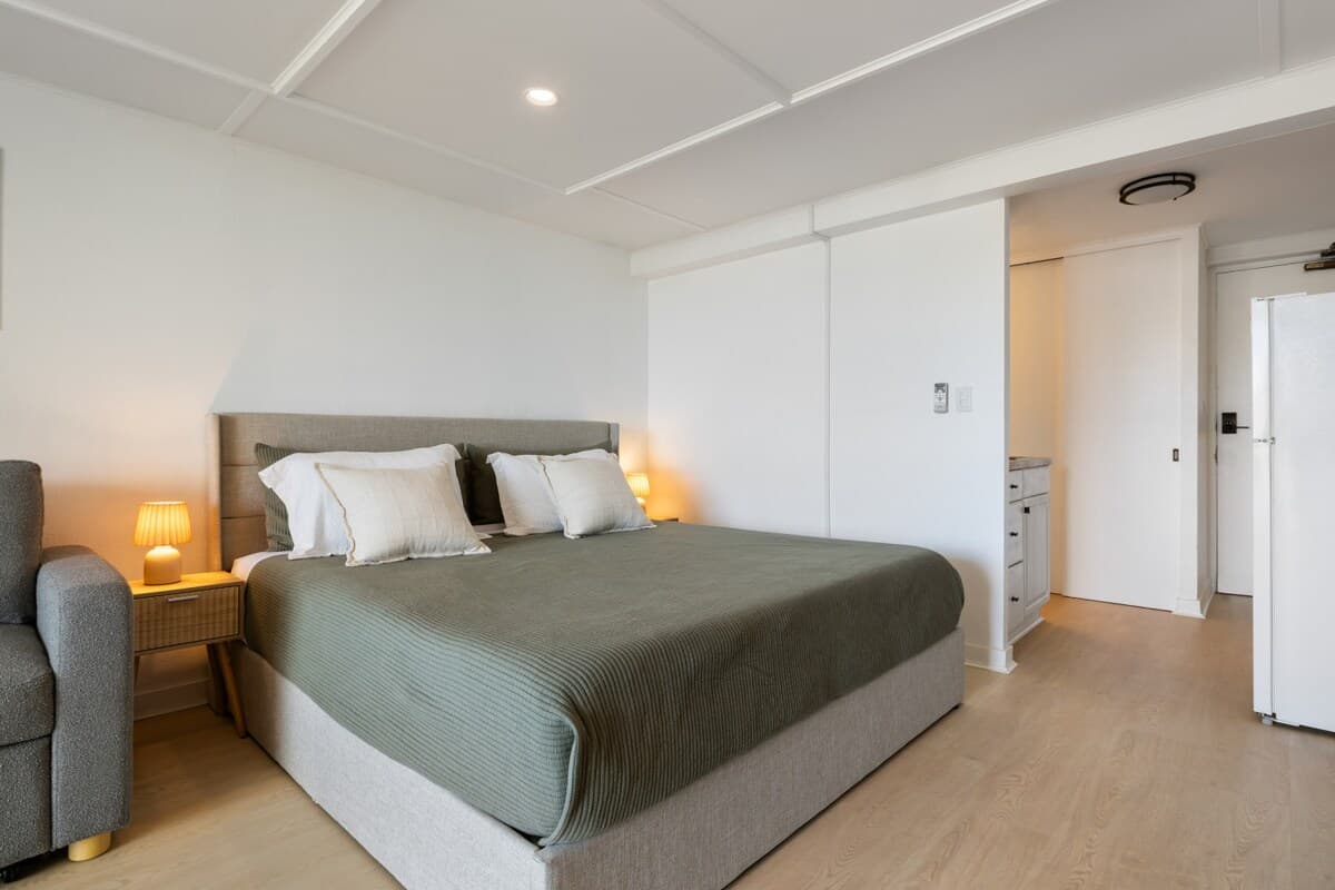 Condo in Honolulu · ★4.91 · Studio · 2 beds · 1 private bath - Photo 5