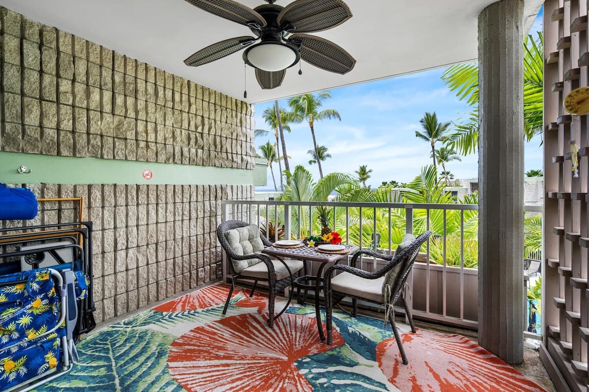 Condo in Kailua-Kona · ★4.86 · 1 bedroom · 2 beds · 1 private bath - Photo 2