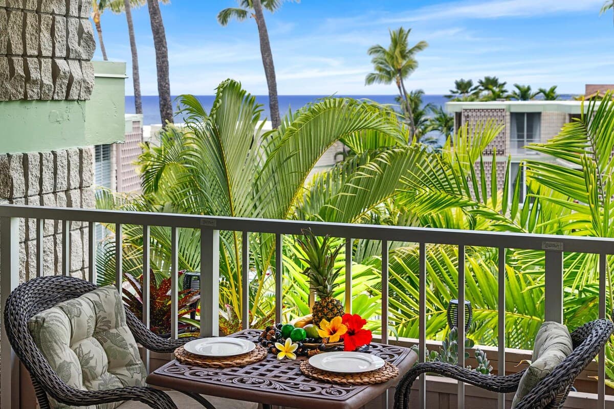 Condo in Kailua-Kona · ★4.86 · 1 bedroom · 2 beds · 1 private bath - Photo 1