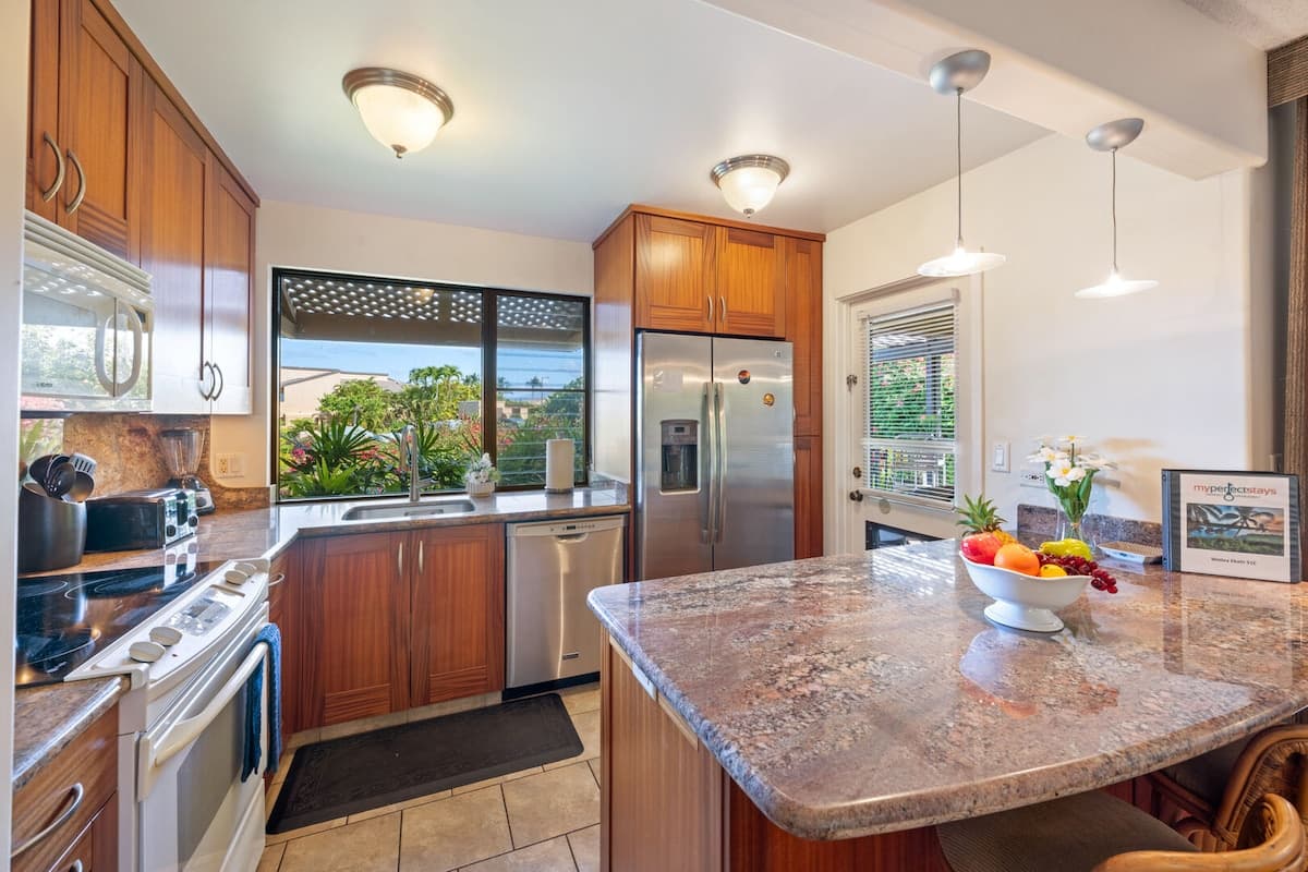 Condo in Kihei · ★4.57 · 1 bedroom · 1 bed · 2 private baths - Photo 4