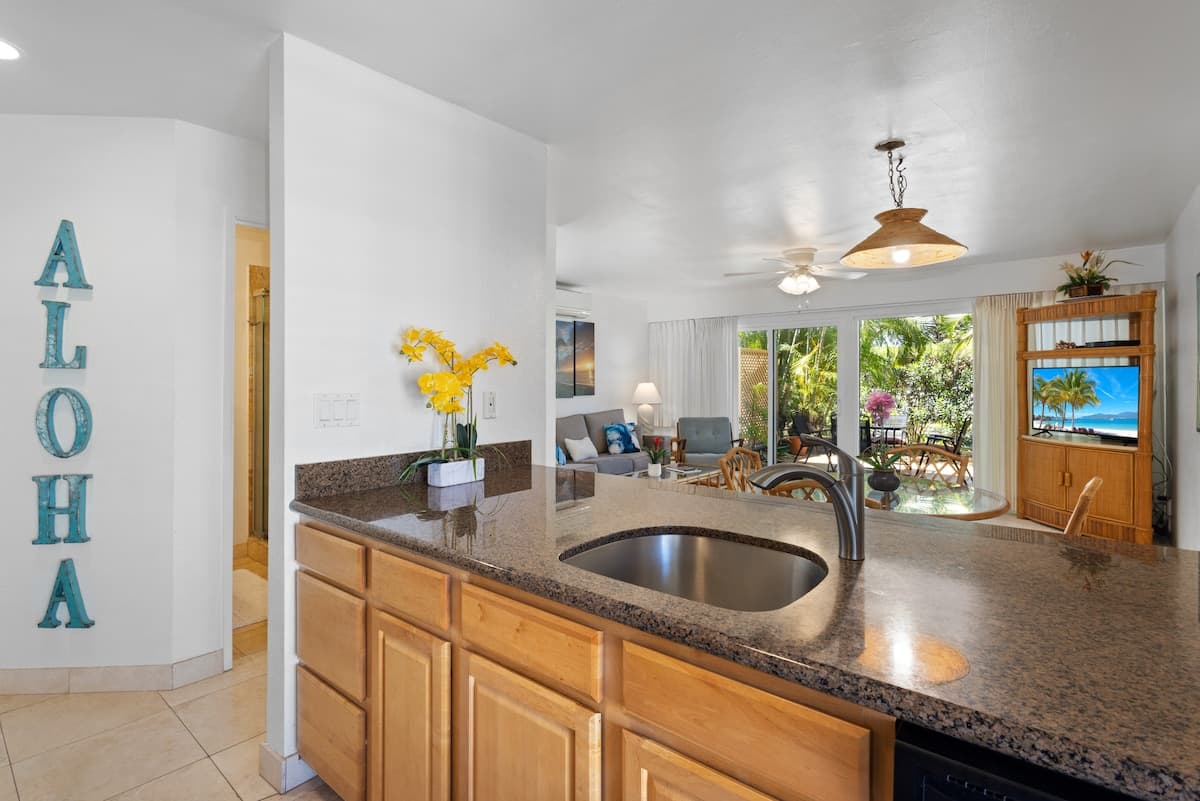 Condo in Kihei · ★5.0 · 1 bedroom · 2 beds · 2 baths - Photo 5