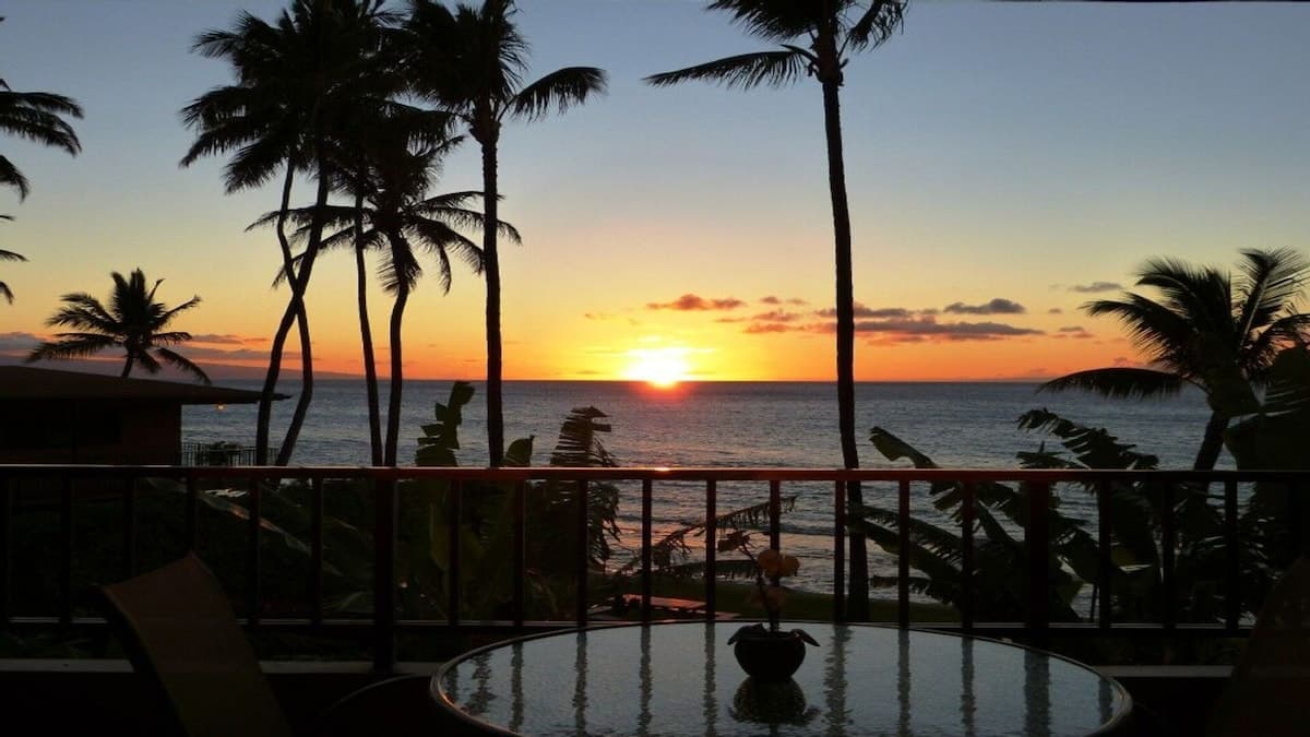 Condo in Lahaina · ★4.68 · 1 bedroom · 2 beds · 1 bath - Photo 1