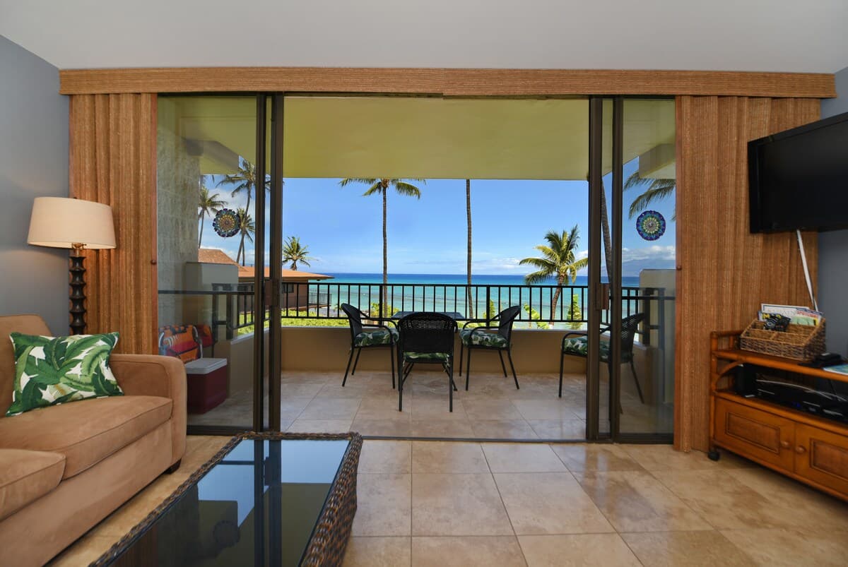 Condo in Lahaina · ★4.68 · 1 bedroom · 2 beds · 1 bath - Photo 5