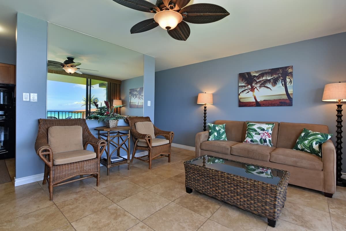 Condo in Lahaina · ★4.68 · 1 bedroom · 2 beds · 1 bath - Photo 3