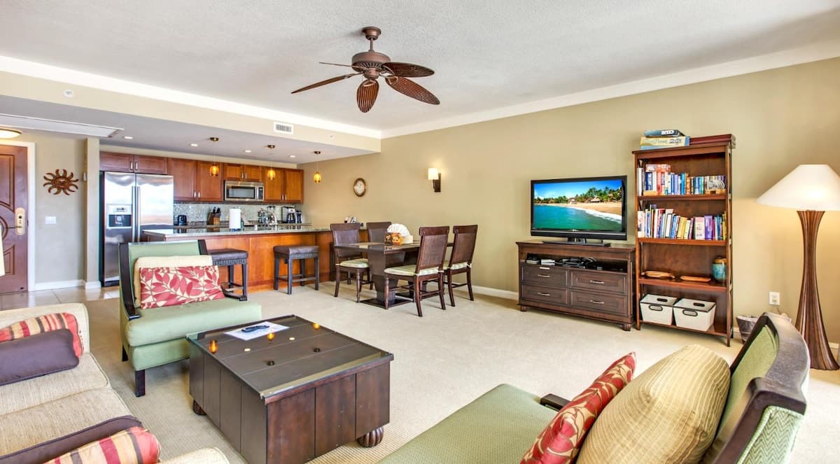 Condo in Lahaina · ★4.4 · 2 bedrooms · 3 beds · 2 baths - Photo 1