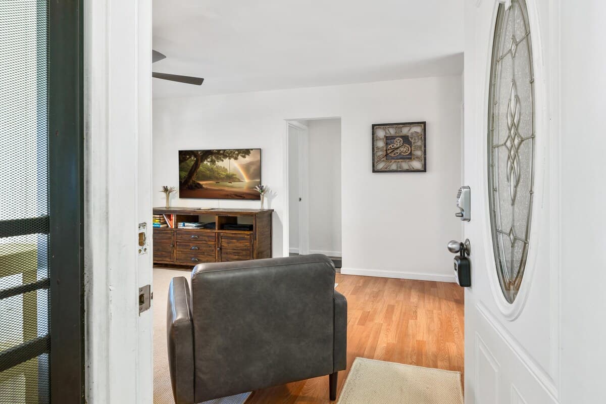 Condo in Kailua-Kona · ★5.0 · 2 bedrooms · 3 beds · 1 shared bath - Photo 4