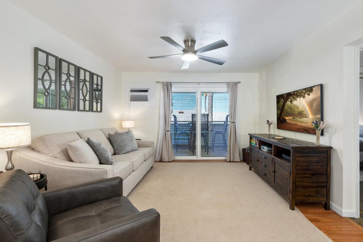 Condo in Kailua-Kona · ★5.0 · 2 bedrooms · 3 beds · 1 shared bath - Photo 2