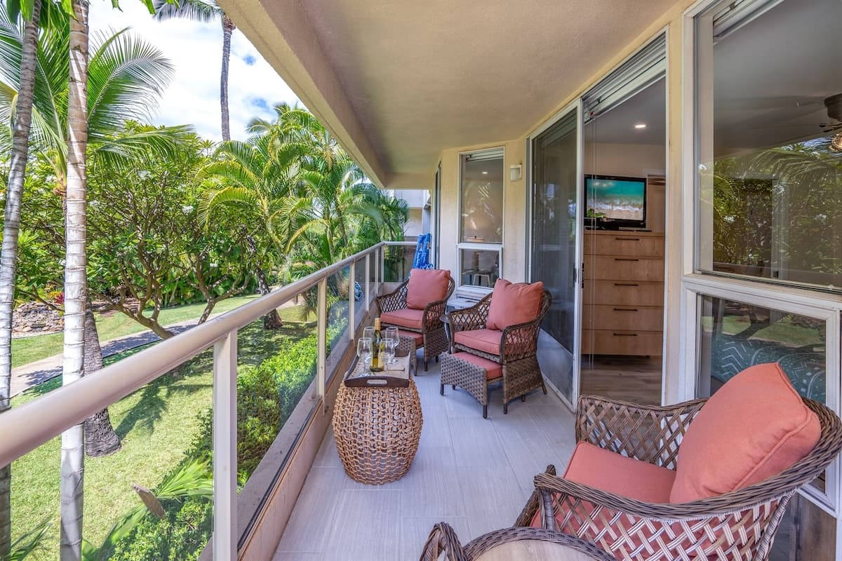 Condo in Kihei · ★4.93 · 1 bedroom · 2 beds · 1 private bath - Photo 3