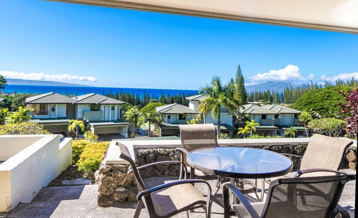 Condo in Lahaina · ★4.0 · 4 bedrooms · 7 beds · 4 baths - Photo 1
