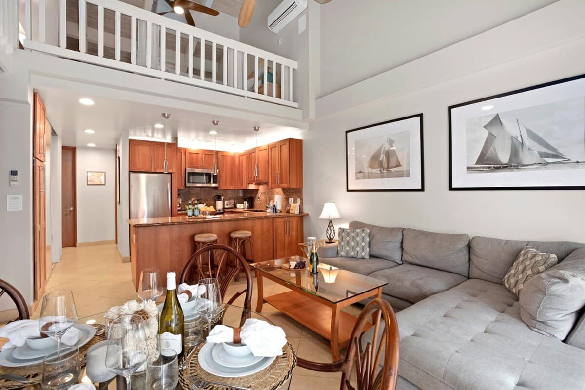 Condo in Lahaina · ★5.0 · 6 bedrooms · 9 beds · 5 private baths - Photo 3
