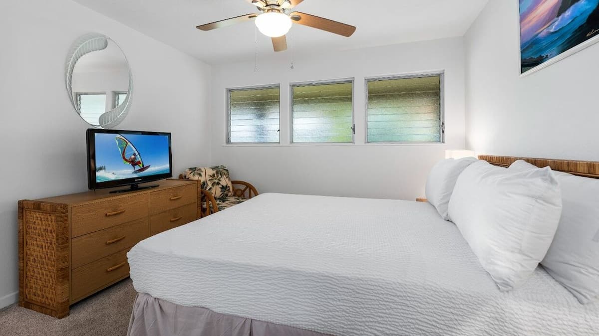 Condo in Kailua-Kona · ★4.5 · 1 bedroom · 2 beds · 1 private bath - Photo 4