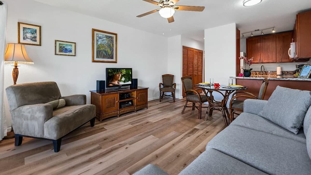 Condo in Kailua-Kona · ★4.5 · 1 bedroom · 2 beds · 1 private bath - Photo 2