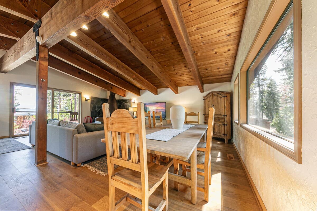 Designer Mountain Retreat with Hot Tub - Photo 4
