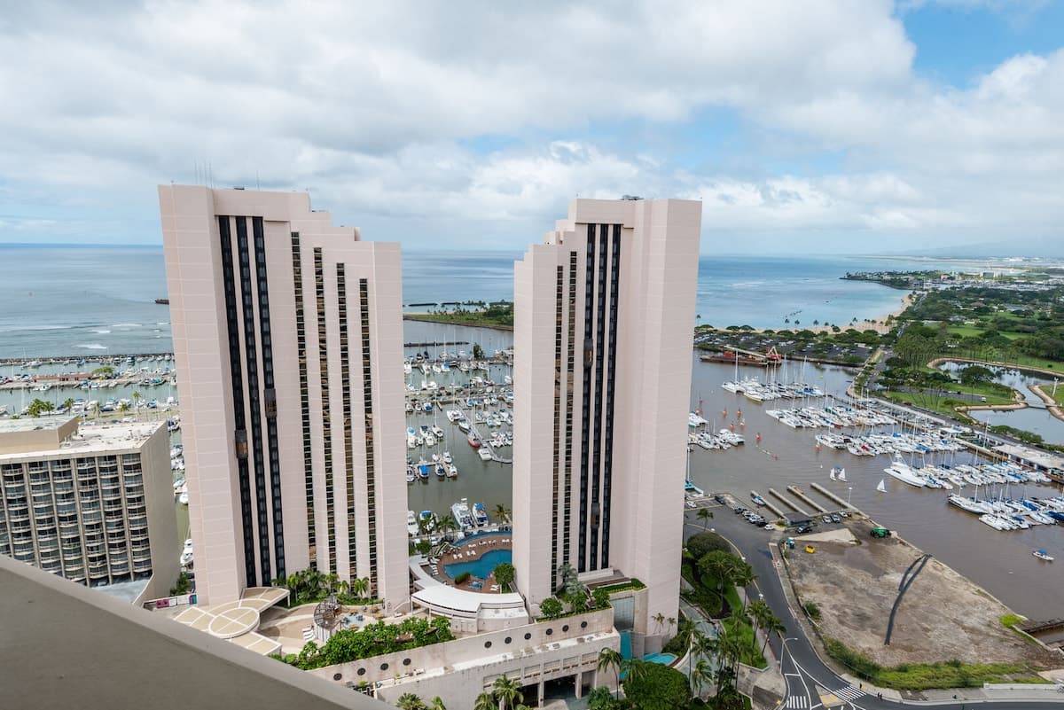 Condo in Honolulu · ★4.86 · 1 bedroom · 1 bed · 1 private bath - Photo 2