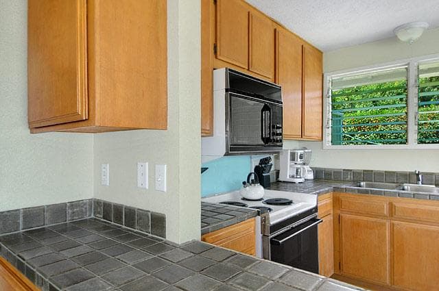 Home in Kilauea · ★5.0 · 2 bedrooms · 2 beds · 2 baths - Photo 4
