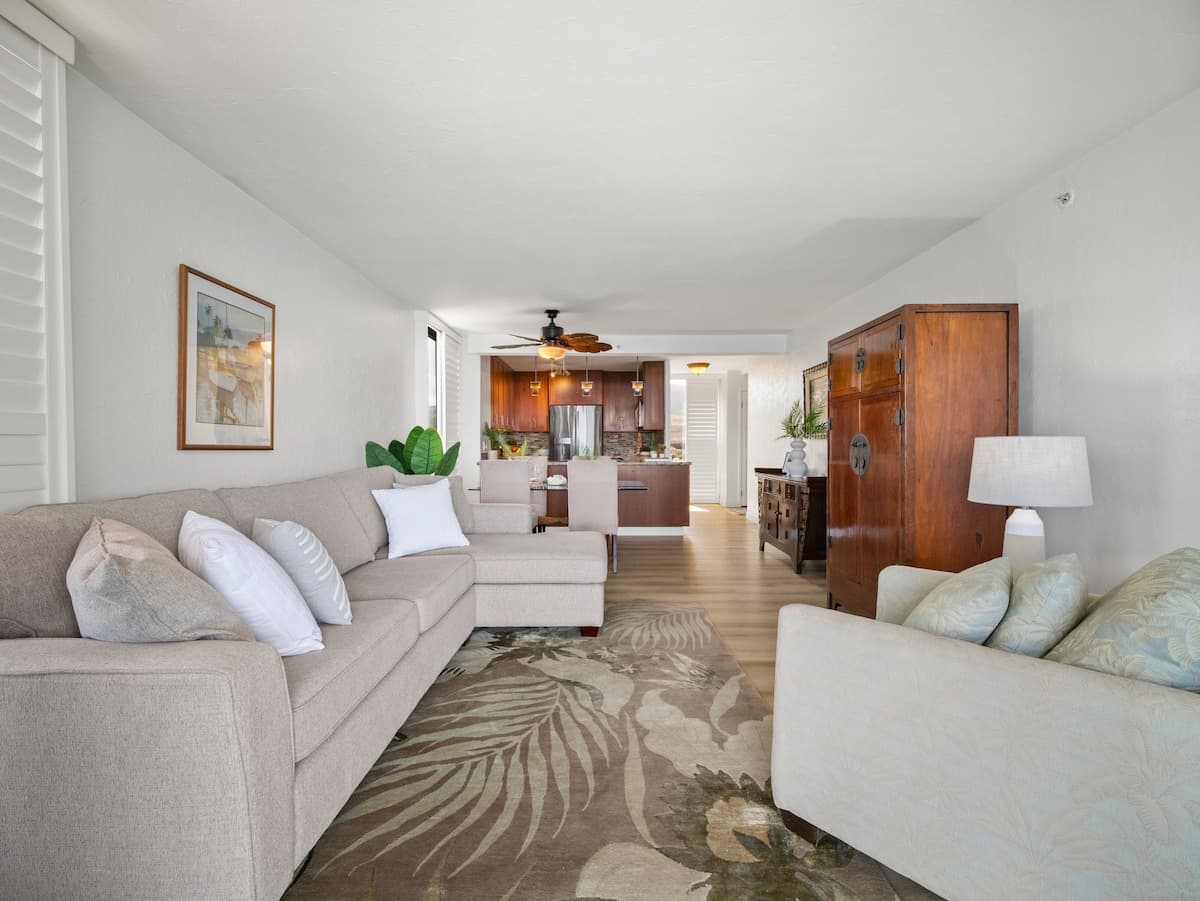 Condo in Lahaina · ★4.93 · 2 bedrooms · 3 beds · 2 baths - Photo 2