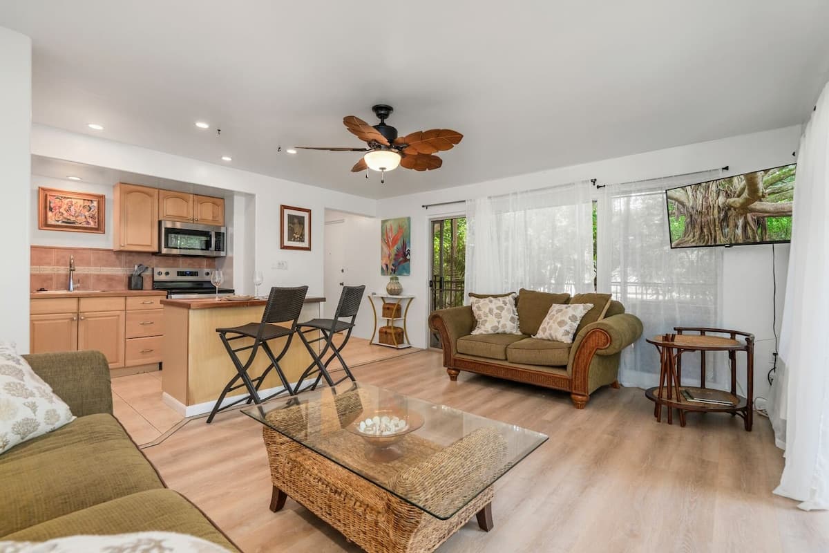 Large Maui Getaway next to Beach and Ocean - Photo 4