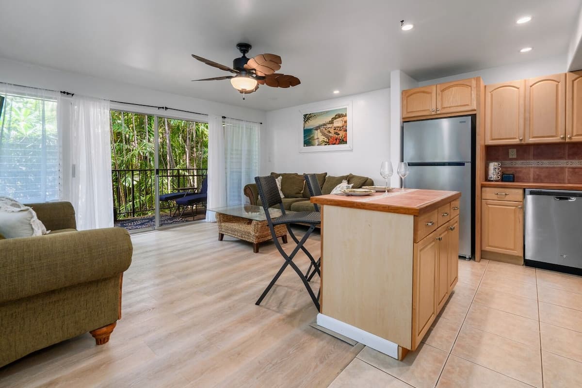 Large Maui Getaway next to Beach and Ocean - Photo 3