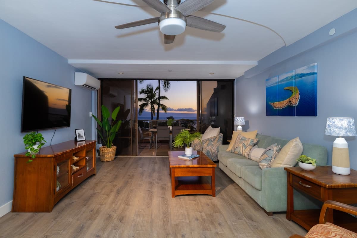 Condo in Lahaina · ★4.33 · 2 bedrooms · 3 beds · 2 private baths - Photo 3