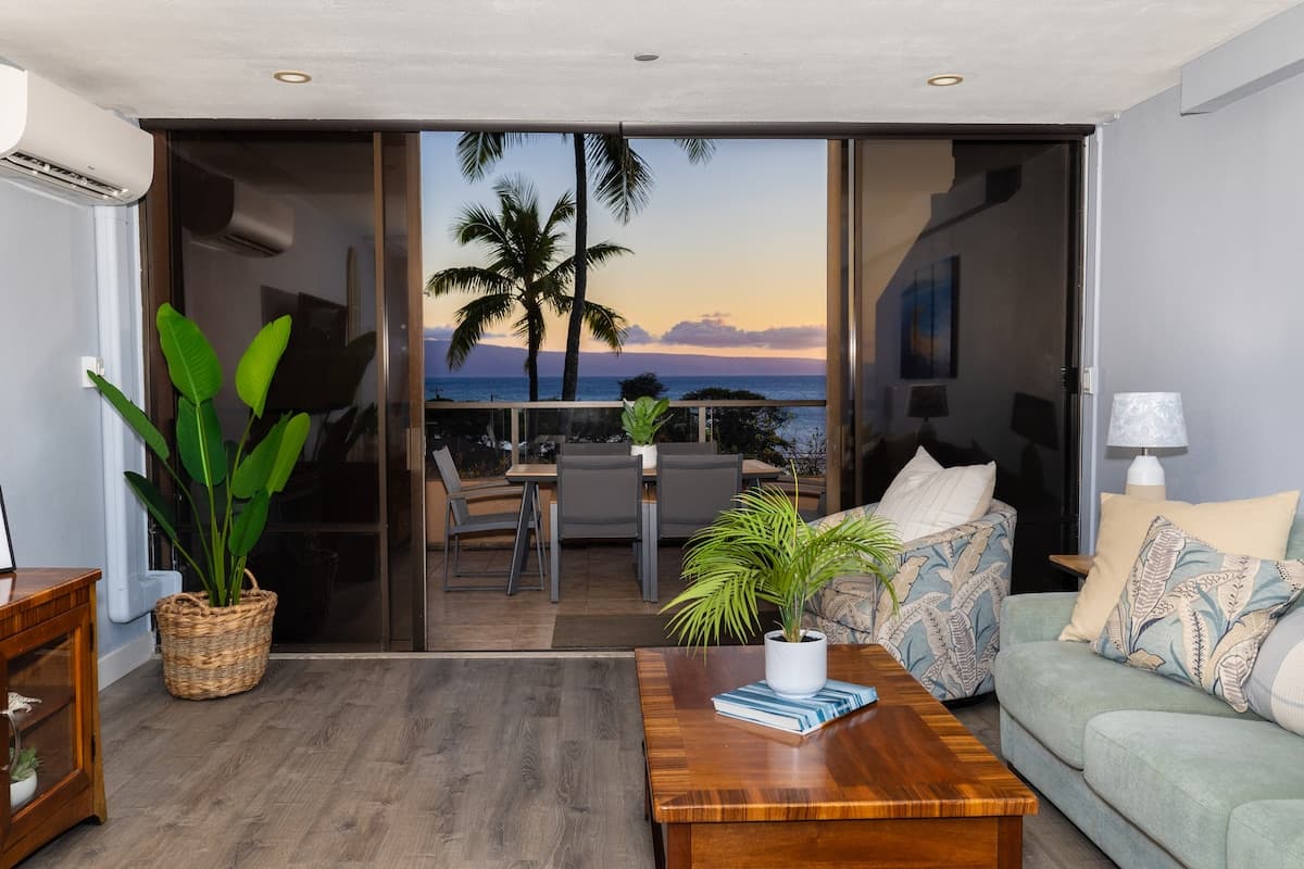 Condo in Lahaina · ★4.33 · 2 bedrooms · 3 beds · 2 private baths - Photo 2