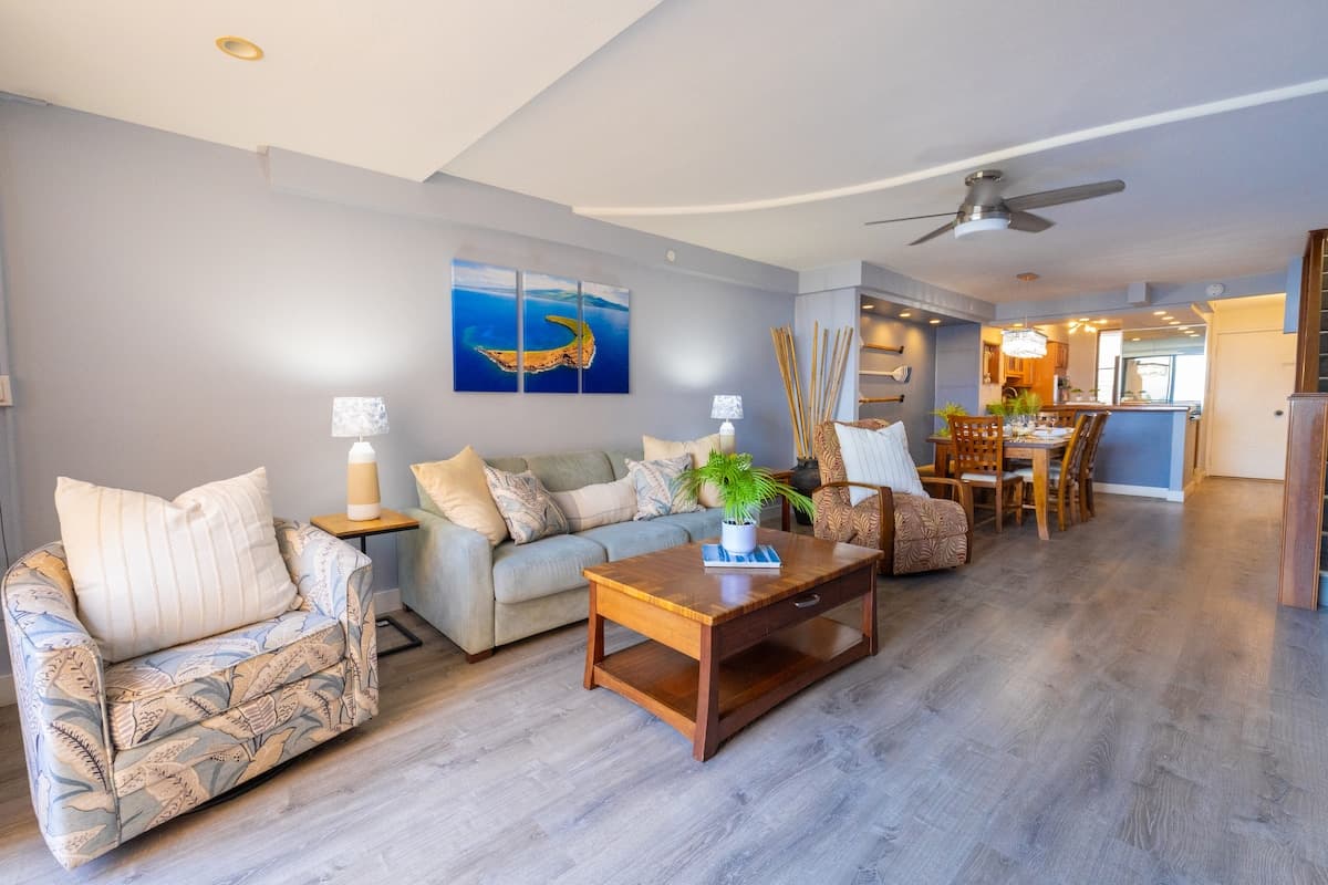 Condo in Lahaina · ★4.33 · 2 bedrooms · 3 beds · 2 private baths - Photo 5