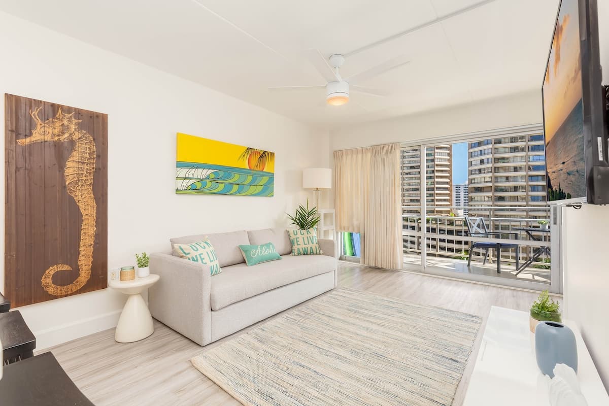 Renovated City Suite at Ilikai Steps to the Beach - Photo 3