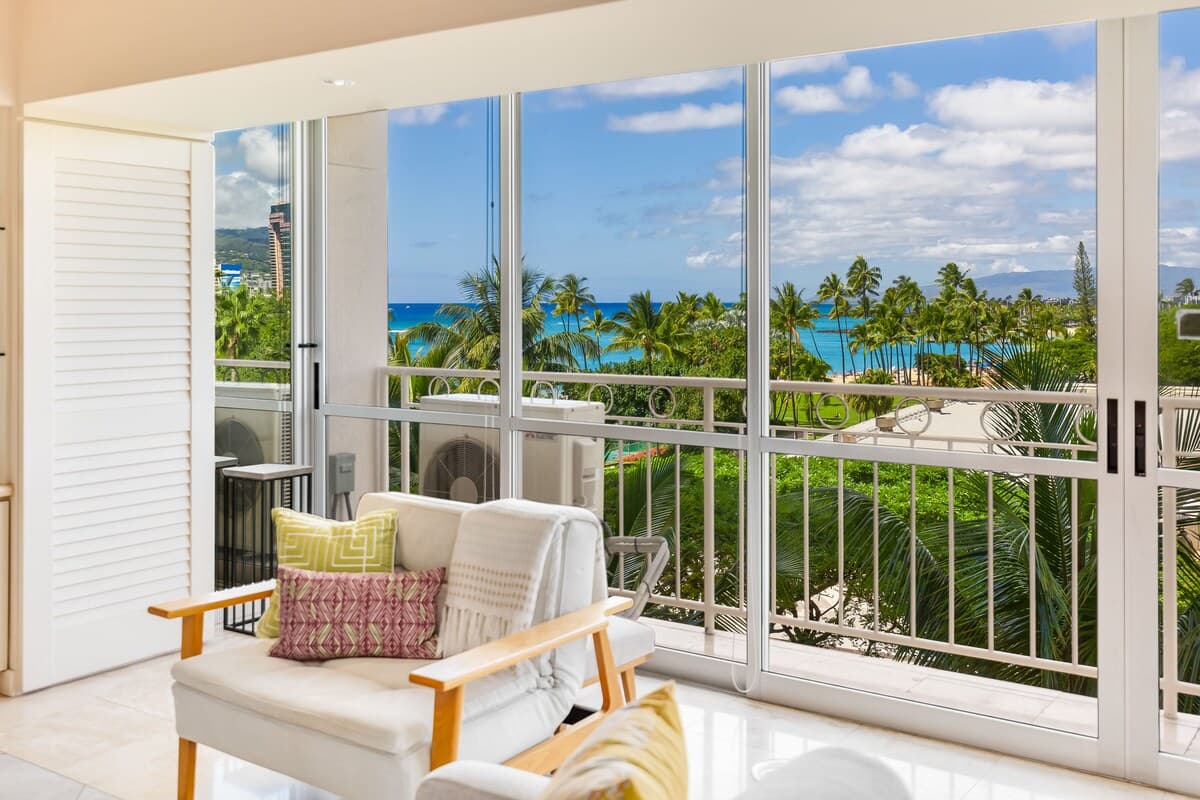 Beachfront Property w/Sand Access at Waikiki Shore - Photo 2