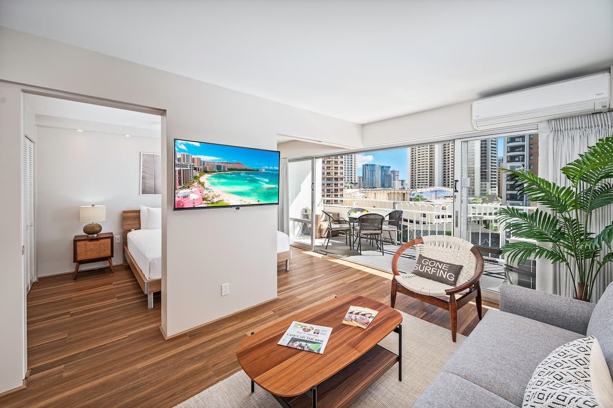 Ocean-Lagoon Condo w/Full Kitchen at Ilikai Hotel - Photo 2