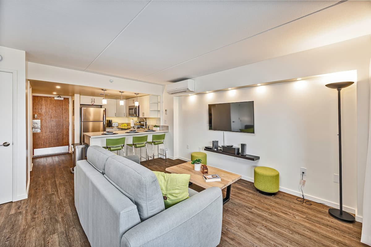 Ilikai Hotel Renovated Condo Steps Away From Beach - Photo 2