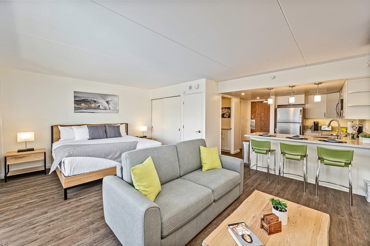 Ilikai Hotel Renovated Condo Steps Away From Beach - Photo 3