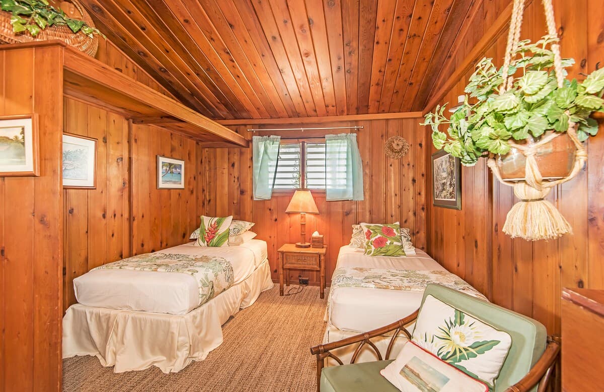 Home in Haleiwa · ★4.87 · 3 bedrooms · 7 beds · 3 private baths - Photo 4
